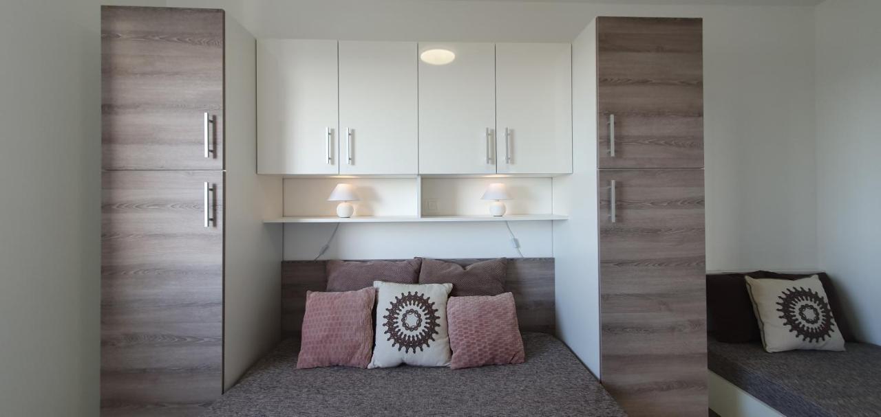 Seahorse Luxury Apartment With Pool And Sea View Novalja Exterior foto